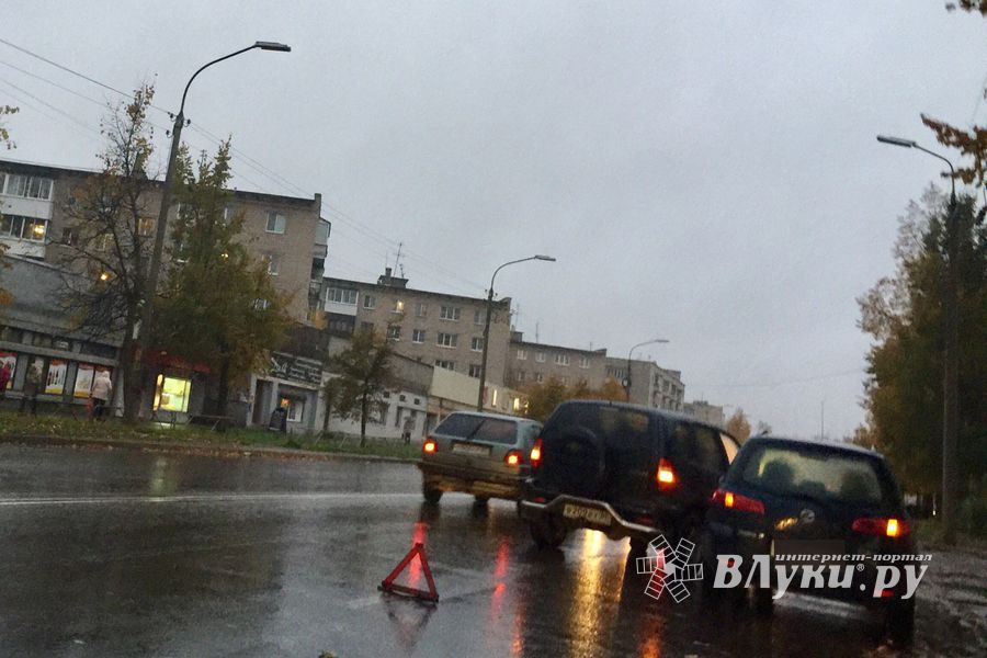 В Великих Луках продолжаются «дорожные притирки» (ФОТО)