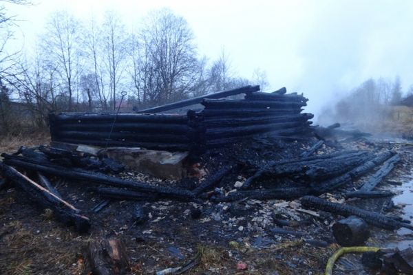 Неосторожность при курении стала причиной пожара и гибели человека (фото)