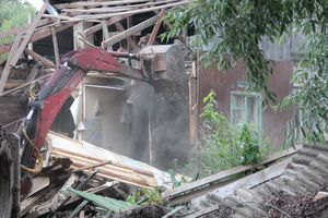 Великие Луки: ломать - не строить