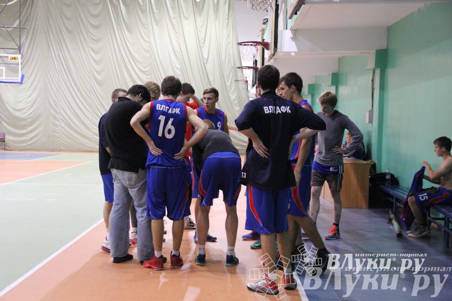 Команда «Экспресс» стала обладательницей Кубка г. Великие Луки по баскетболу