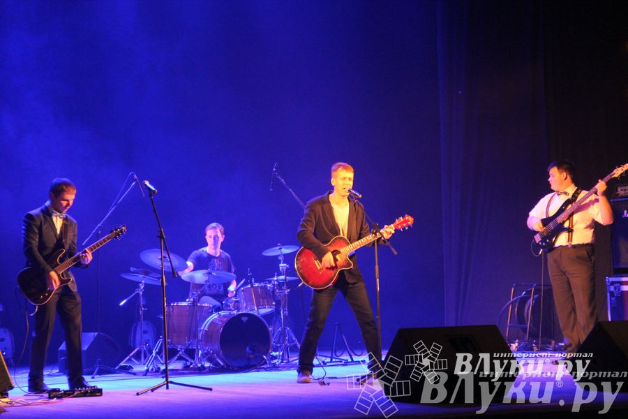 В Великих Луках прошел фестиваль живой музыки «Ставим на аватарках небо» (фото)