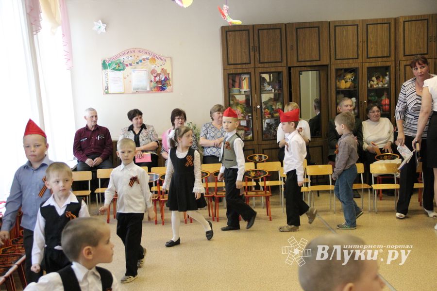 Юные великолучане отметили День победы (ФОТО)
