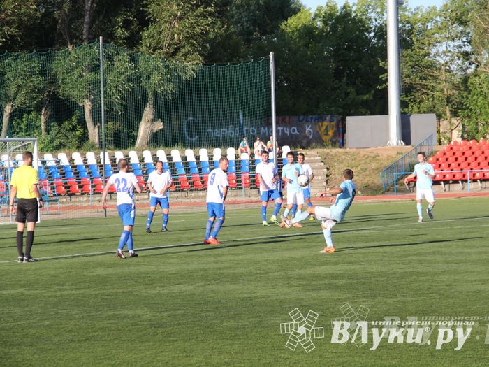 В Великих Луках состоялся матч Первенства СЗФО по футболу между командами «Луки-Энергия» и «Химик»
