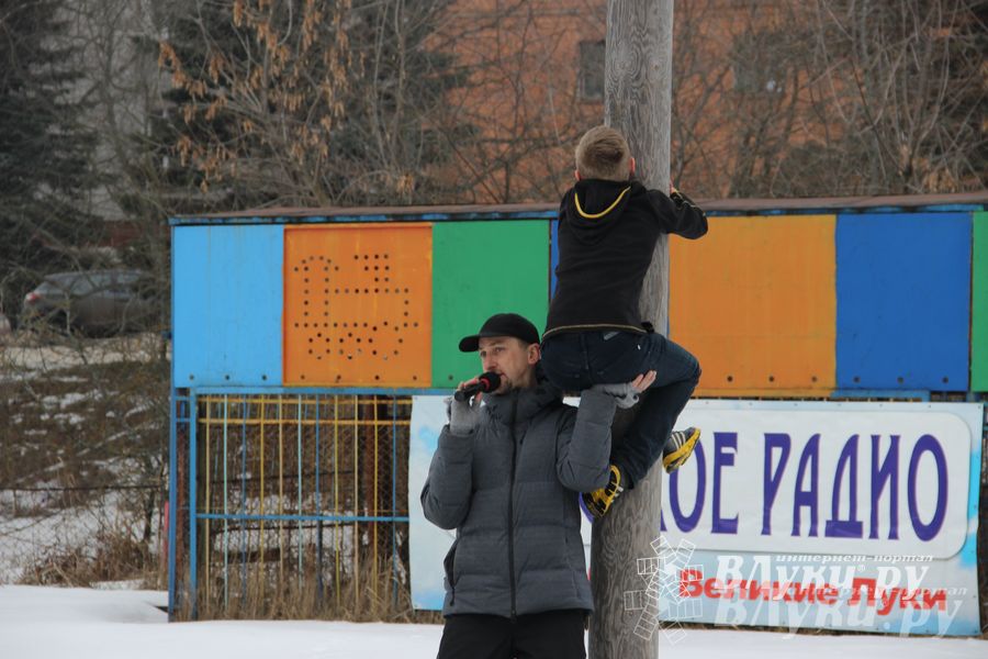 В Великих Луках состоялись проводы Широкой Масленицы — 2015 (фото)