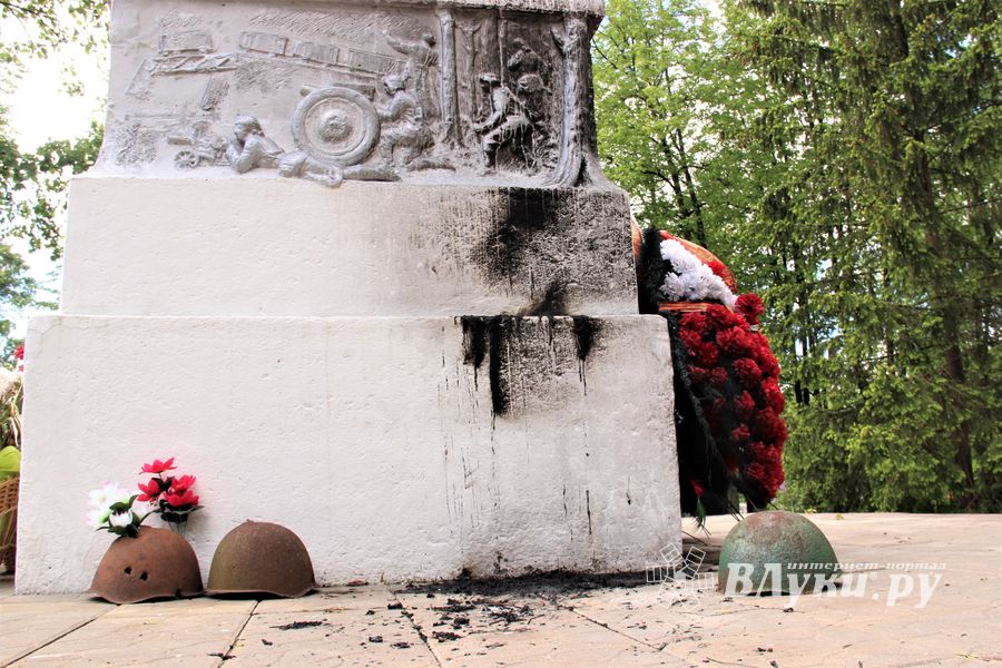 Полиция Великих Лук разыскивает малолетних вандалов