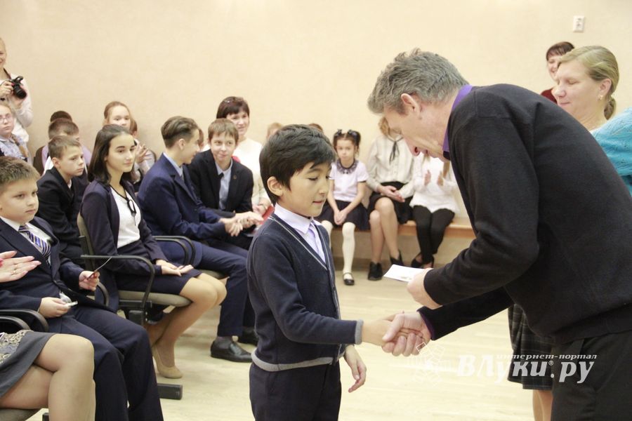 В великолукской школе № 13 чествовали лучших в спорте и учебе (ФОТО)