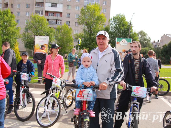 В Великих Луках прошёл Велопарад (ФОТО)
