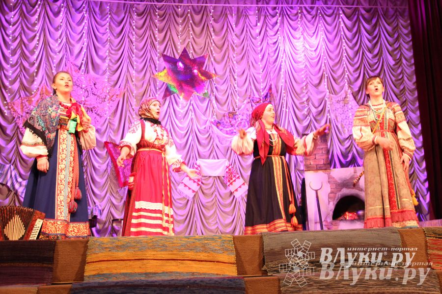  Рождественский концерт ансамбля «Заряница» прошел в Великих Луках (фото)