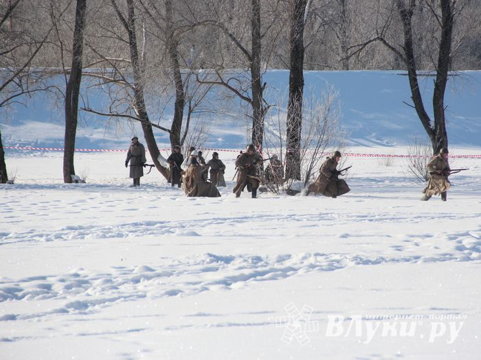 В Великих Луках реконструировали подвиг Александра Матросова (12+)(ФОТО)