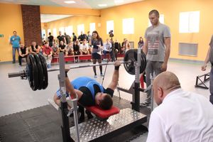 В Великих Луках прошел открытый городской турнир по пауэрлифтингу (фото)