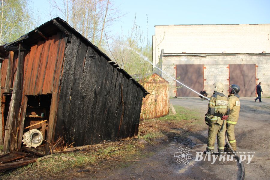 На пожаре в пр. Нелидовском ликвидировали открытое горение (ФОТО)