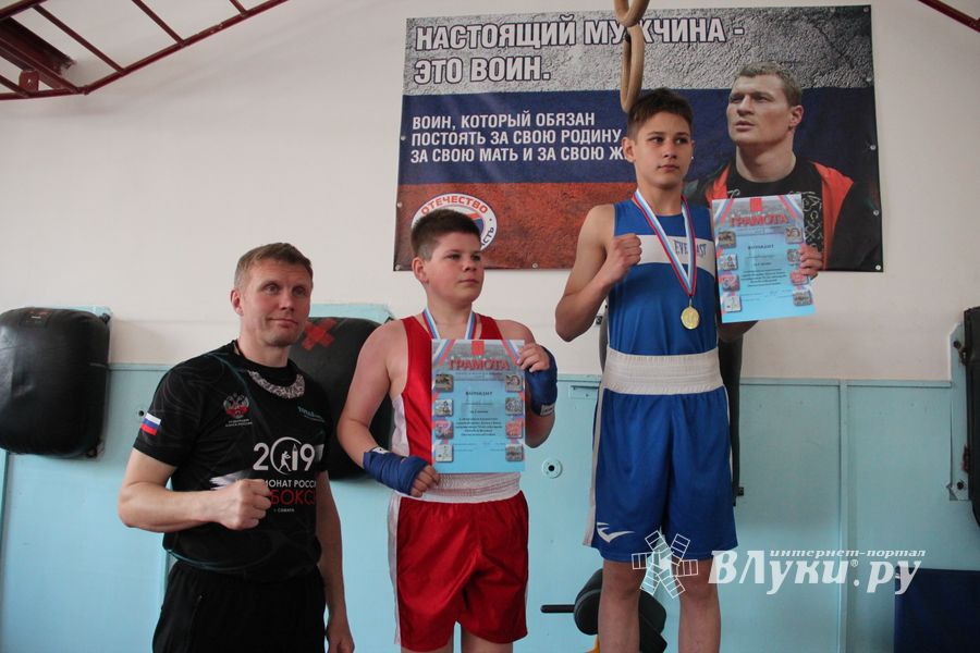 В Великих Луках завершился открытый турнир по боксу (ФОТО)