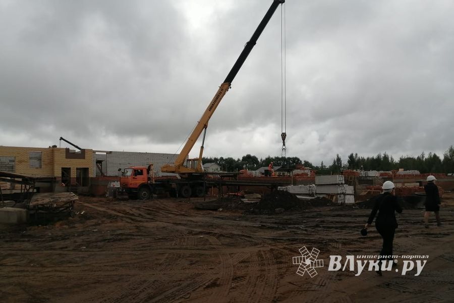 Подрядчик пообещал школу на Заслонова сдать 1 сентября 2021 года (ФОТО)