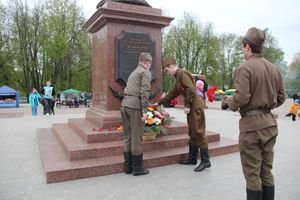 В Великих Луках прогремел праздничный салют в честь Дня Победы (ФОТО)