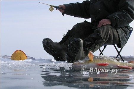 Члены общества слепых отправились на зимнюю рыбалку