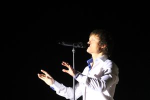 В Великих Луках состоялся концерт Артура (фото)