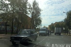 В Великих Луках столкнулись Газель и Фольксваген (фото)