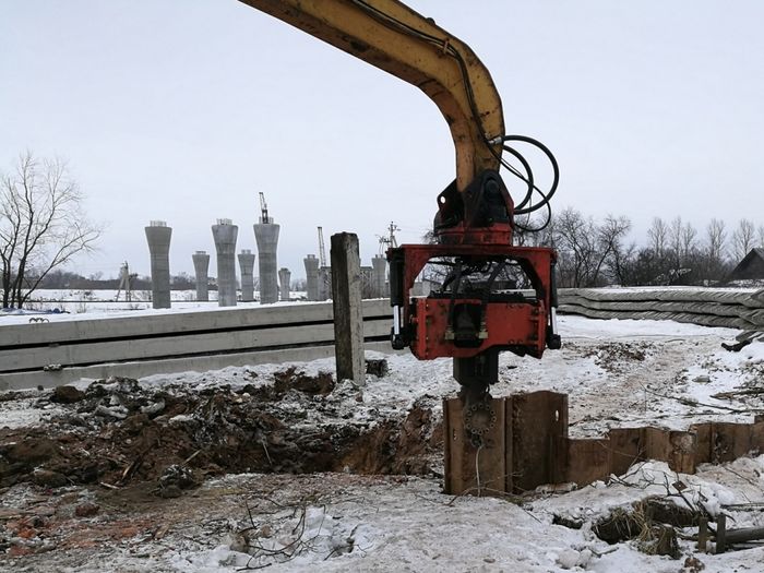 Депутат Александр Васильев проконтролировал ход строительства путепровода в Великих Луках (ФОТО)