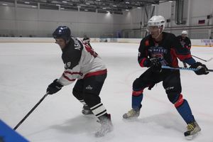 Два зоккейных матча прошли в Великих Луках в рамках Чемпионата города (ФОТО)