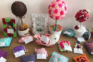 В школе №13 проходит выставка творческих работ учащихся (ФОТО)