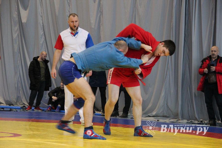 Всероссийские соревнования по самбо проходят в Великих Луках (ФОТО, 0+)