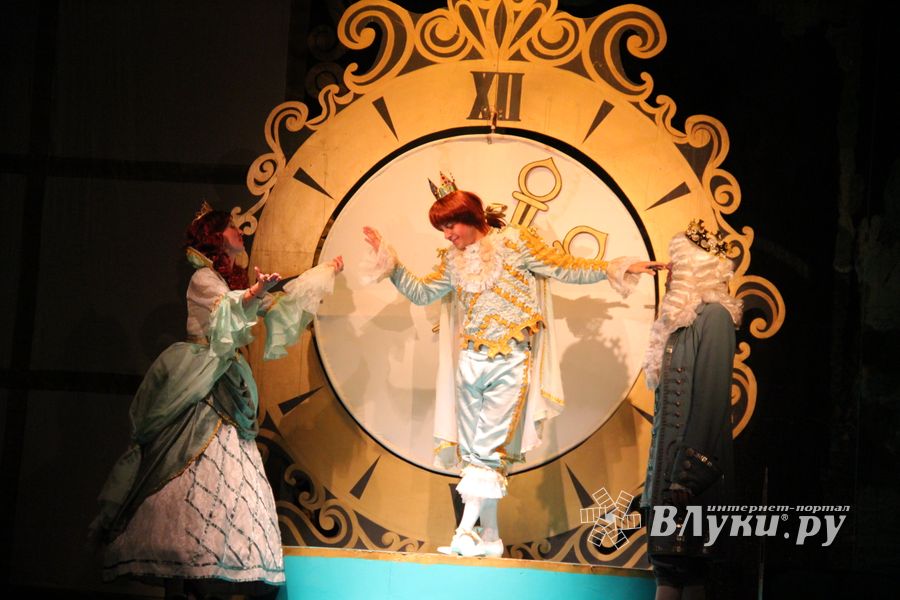 «Принцессу на горошине» и «Свинопаса» показал Великолукский драматический театр (фото)