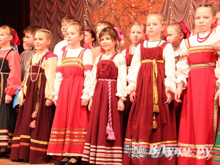 Рождественский концерт ансамбля «Заряница» прошел в Великих Луках (фото)