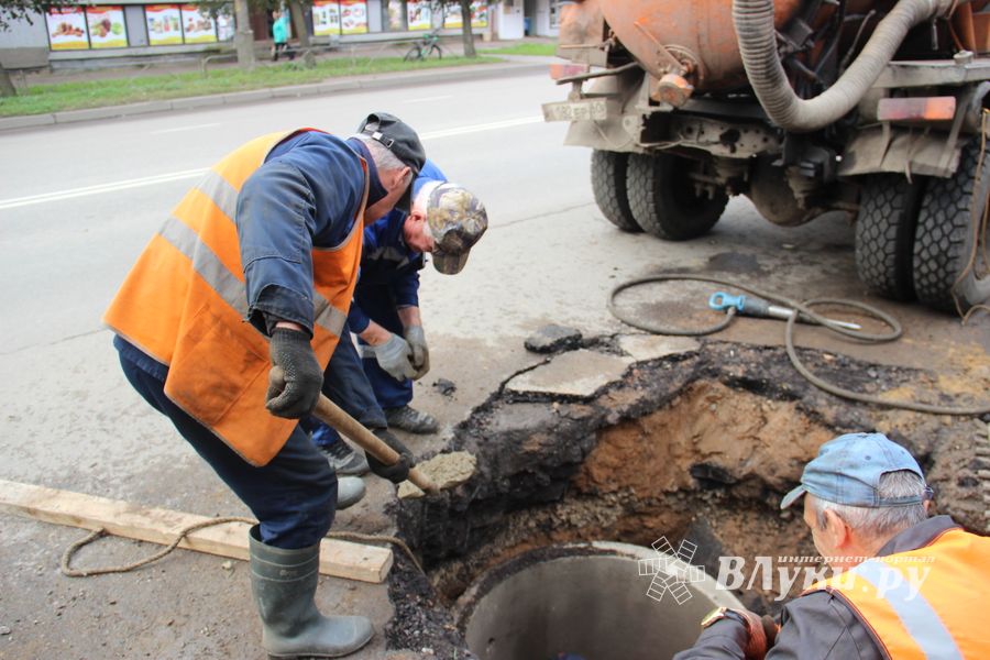 На проспекте Гагарина ремонтируют ливневую канализацию (ФОТО)