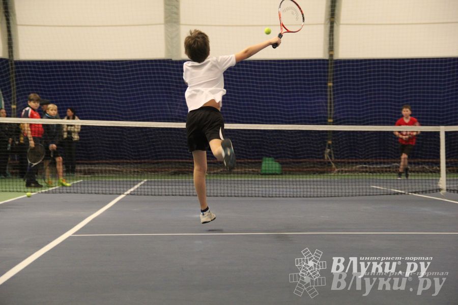 В Великих Луках прошло Первенство по большому теннису (фото)