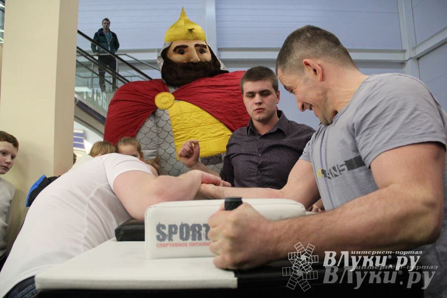 В ТЦ «Апельсин» прошла весенняя ночь распродаж