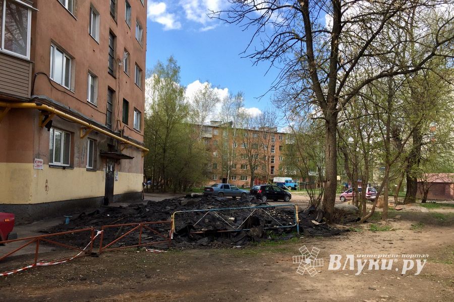 В Великих Луках ремонтируют многоквартирные дома (ФОТО)