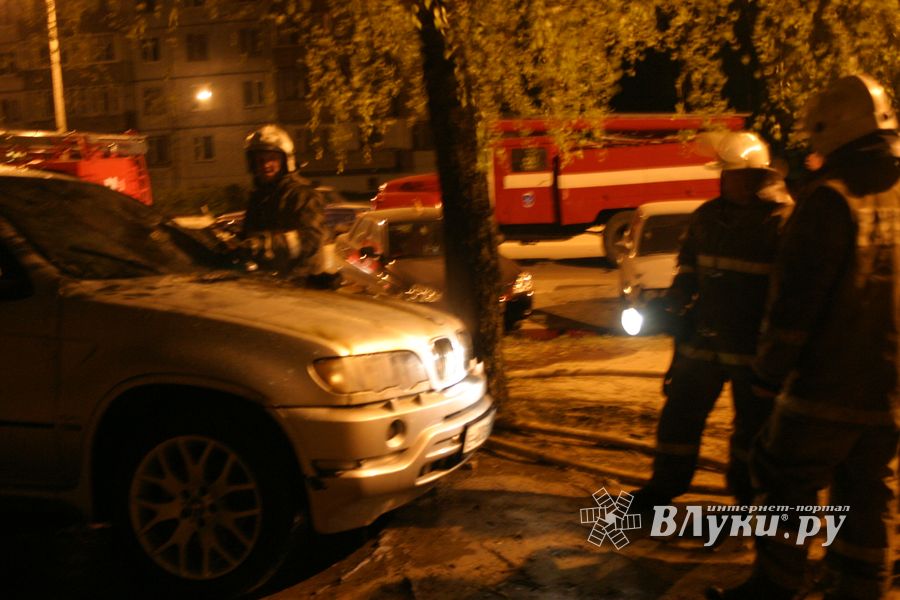 На Дружбе загорелся BMW