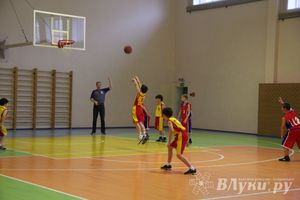 Великолукские баскетболисты стали победителями междугородних соревнований по баскетболу