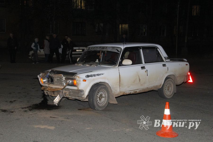 Два ВАЗа столкнулись в Великих Луках (ФОТО)
