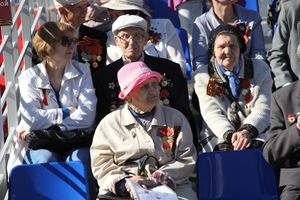 Парад в честь Дня Победы прошел в Великих Луках (ФОТО)