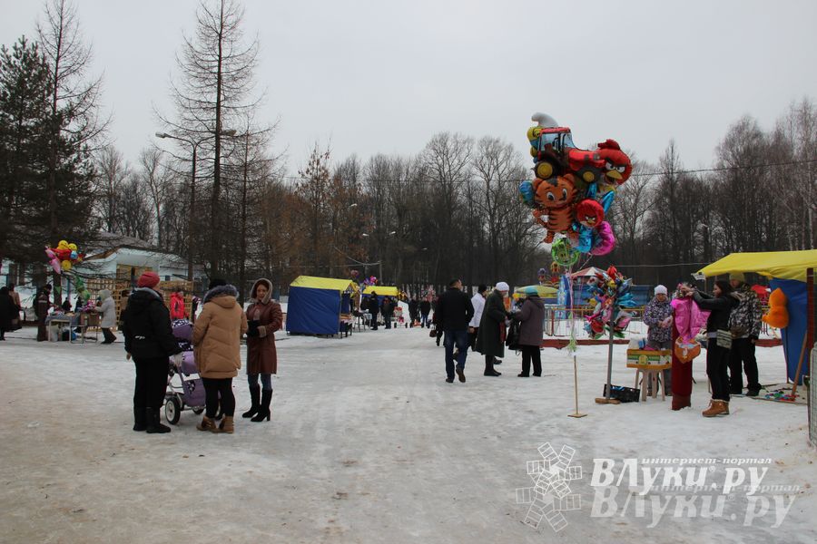 В Великих Луках состоялись проводы Широкой Масленицы — 2015 (фото)