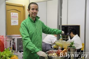 Универсальная выставка проходит в Великих Луках (фото)