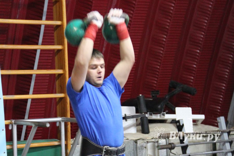 В Великих Луках прошла спартакиада по гиревому спорту среди предприятий и организаций города (фото)