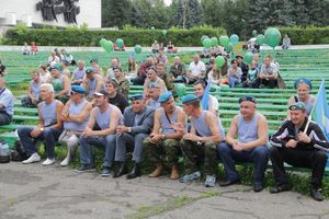 В Великих Луках отмечают День ВДВ (ФОТО)