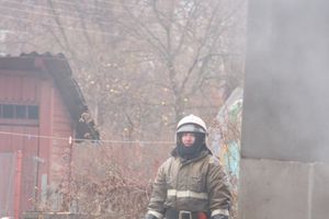 В Великих Луках на ул. Ползунова горит дом (ФОТО)