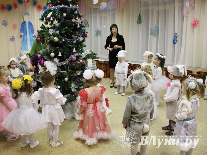 В детских садах Великих Лук полным ходом идут Новогодние  утренники