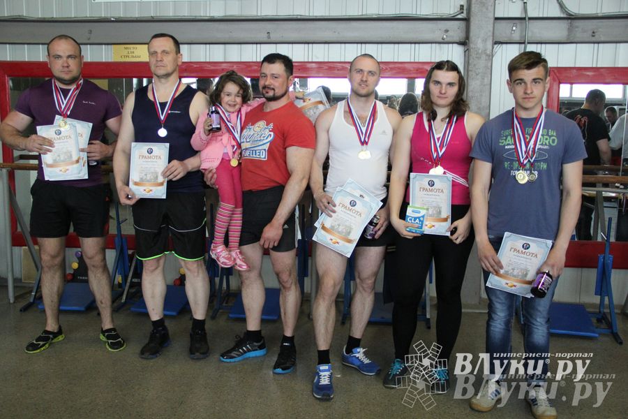 В Великих Луках прошел Чемпионат города по Русскому жиму и армлифтингу (фото)