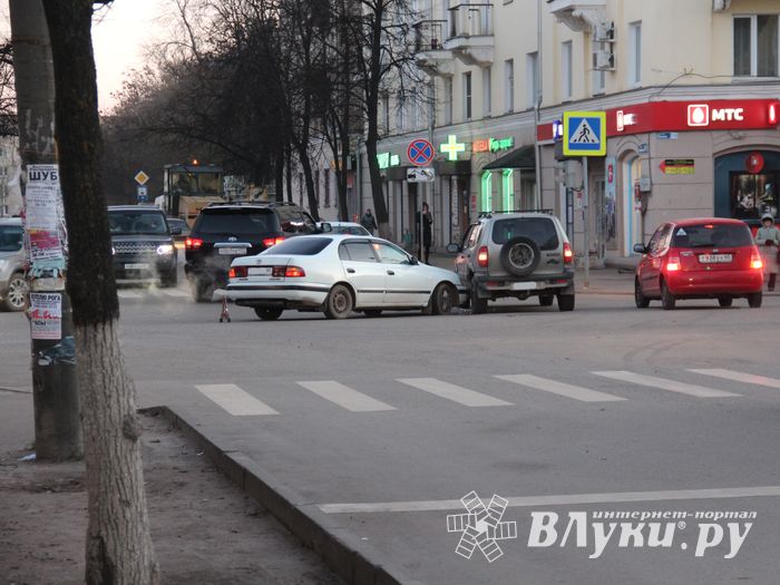 ДТП на перекрёстке Ленина-Зверева (ФОТО)
