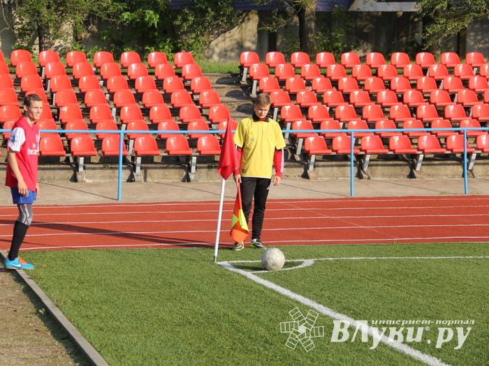 В минувшие выходные великолучане сыграли в футбол (фото)
