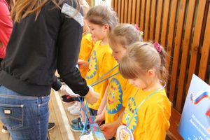 В Великих Луках проходят спортивные соревнования среди дошколят «Юные олимпионики» (ФОТО)