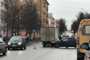 В День единства объединились грузовик и  «Мазда» (ФОТО)