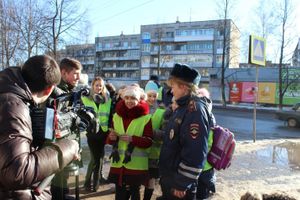 В Великих Луках в рамках акции «Шагающий автобус» подготовлен видеолекторий (ФОТО)