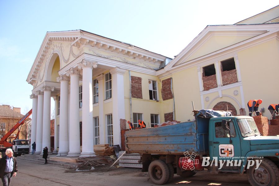 В театре не могут быть пластиковые окна... (фото)