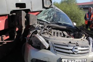 Фоторепортаж: ДТП на железнодорожном переезде в Великих Луках