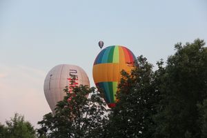 Аэростаты летают над городом (ФОТО)